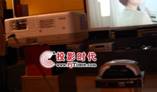 奧圖碼DV11和愛普生EMP-DM1背面圖
