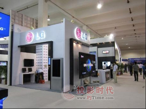 LG“易捷”一站式數(shù)字標(biāo)牌解決方案精彩亮相