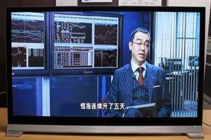 2011年智能電視成為彩電市場最惹人注目的話題,如果說此前的大屏幕和全高清是電視機(jī)的“硬件”升級,那么“智能”則是電視機(jī)徹底的“軟件”革命