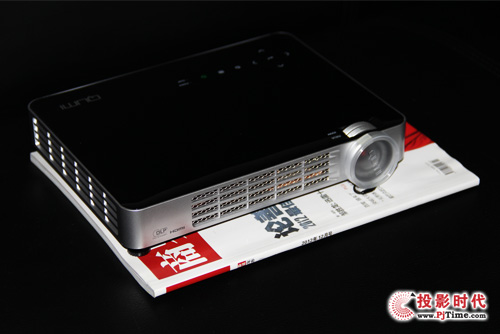 ӍQumi Q7