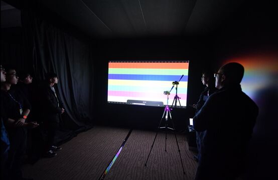 CinematicColorм̎J(rn)CnI(y)ͥ
