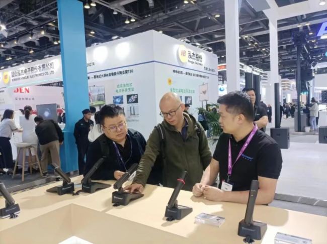 ӡ{(ln)@ϵȫ(sh)ܕ(hu)hϵy(tng)ȫ(xin)(j)2024 InfoComm Chinaչ