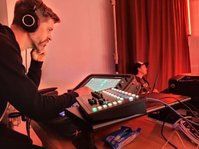 ~sǸAri Abdul(gu)(ni)㳪ĕ(hu)Allen & Heath Avantis Solo@Gֱg